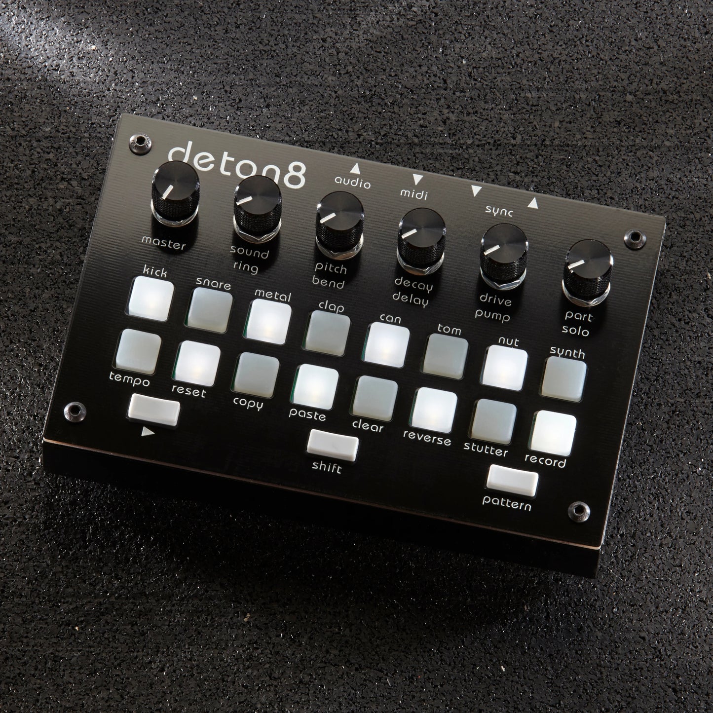 Twisted Electrons Deton8 | Lo-Fi 8-Bit Hybrid Drum Machine & Sampler