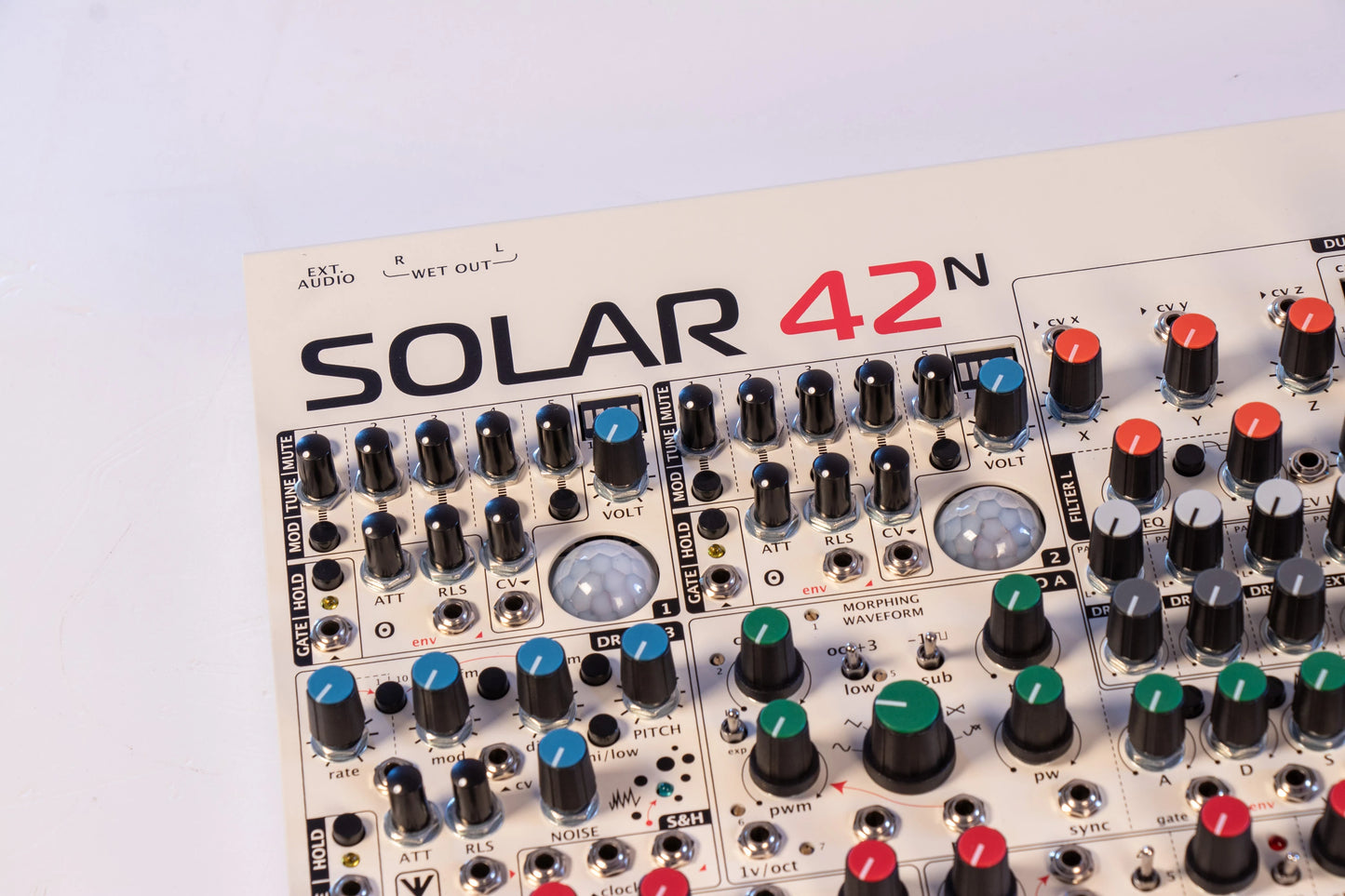 Elta Music SOLAR 42N MK3 - Analogue Microtonal Ambient Drone Machine