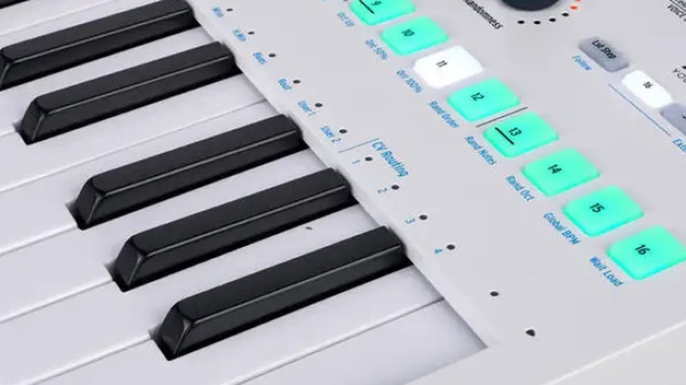 KEYBOARDS / CONTROLLERS