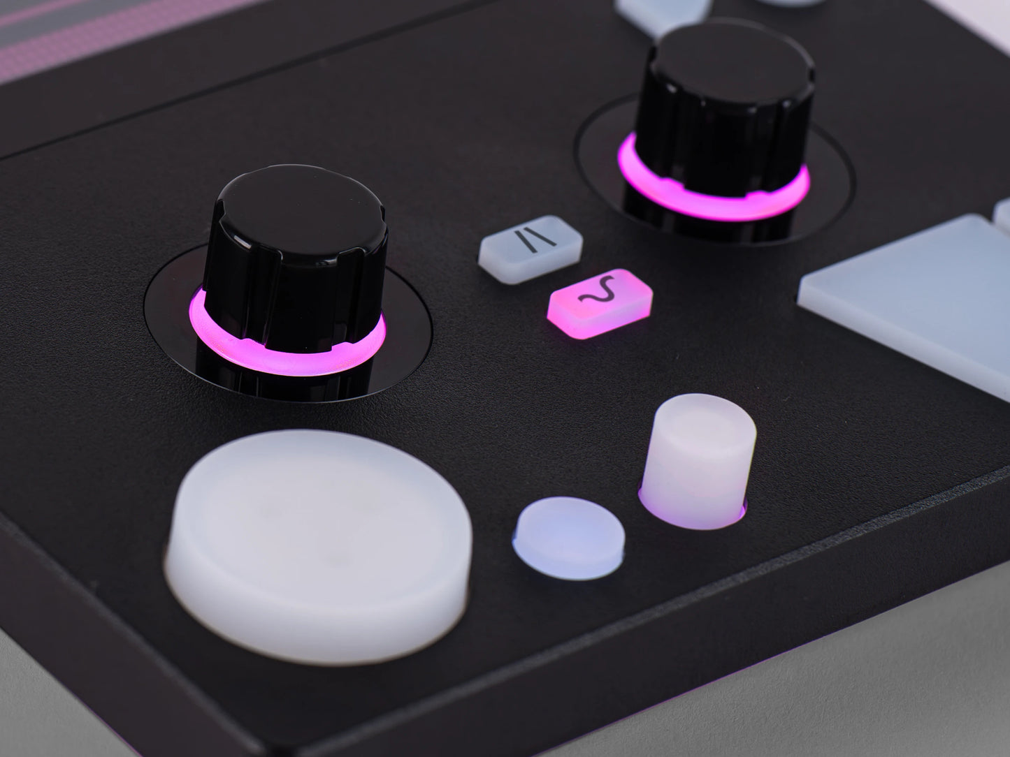 Love Synthesizers First Love | 4-Part Multitimbral Polyphonic FM Synthesizer