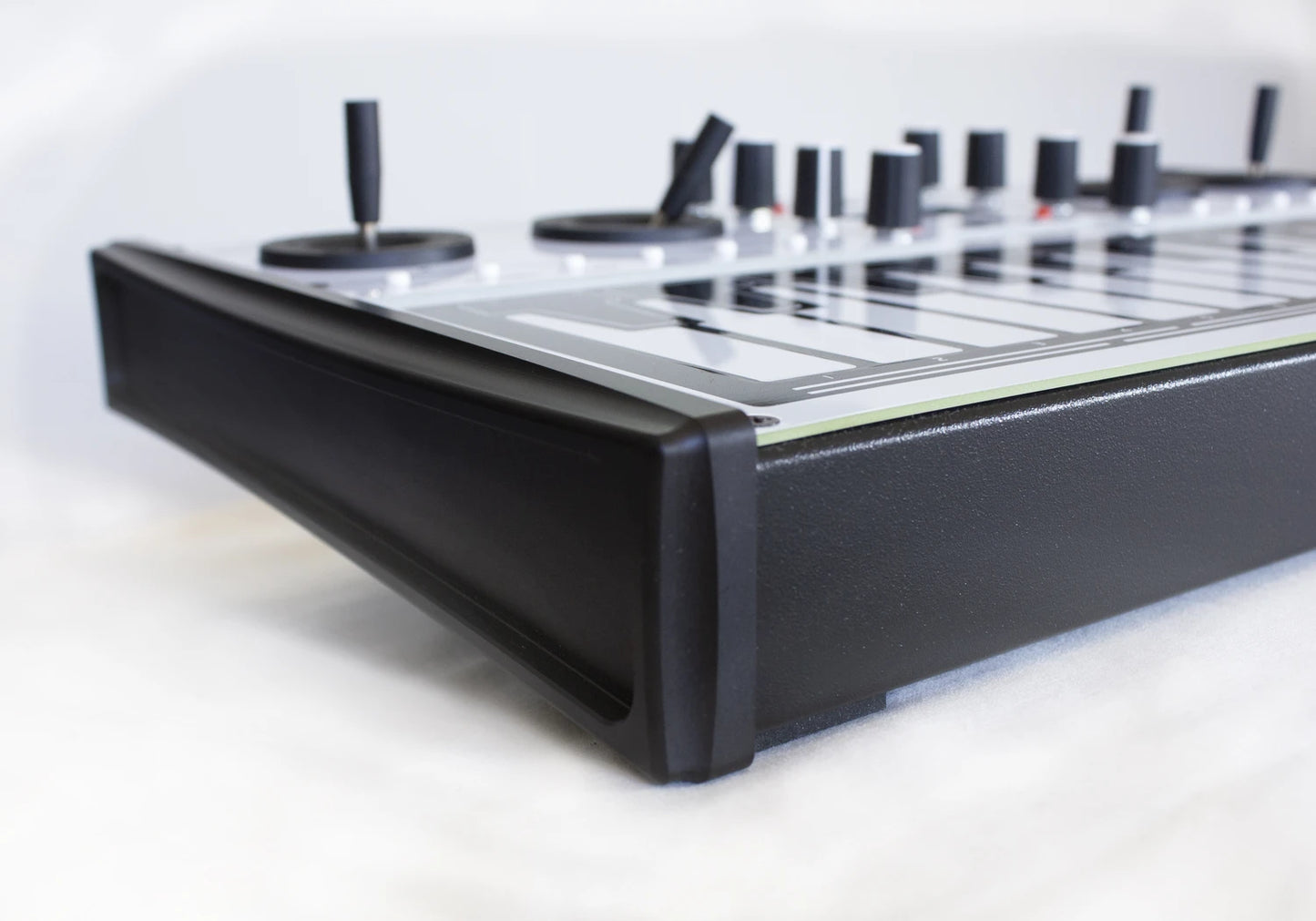 Future Retro Vectra | Hybrid Vector Synthesizer, Touch Keys & Joystick